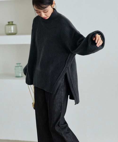 RUIRUE BOUTIQUE(ルイルエブティック)の「洗える | サイドスリットハイネックニット | ハイネック トップス 長袖 ベーシック シンプル オーバーサイズ ビッグシルエット(ニット/セーター・レディース・チャコールグレー/ブルー/ブラック/アイボリー・S~M/M~L)」の8枚目の写真