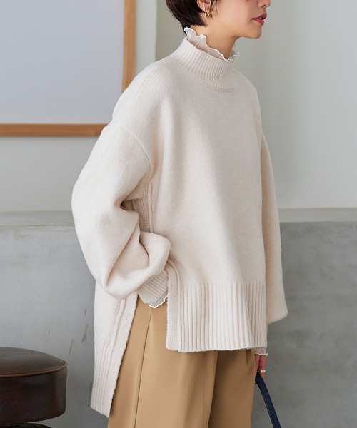 RUIRUE BOUTIQUE(ルイルエブティック)の「洗える | サイドスリットハイネックニット | ハイネック トップス 長袖 ベーシック シンプル オーバーサイズ ビッグシルエット(ニット/セーター・レディース・チャコールグレー/ブルー/ブラック/アイボリー・S~M/M~L)」の9枚目の写真