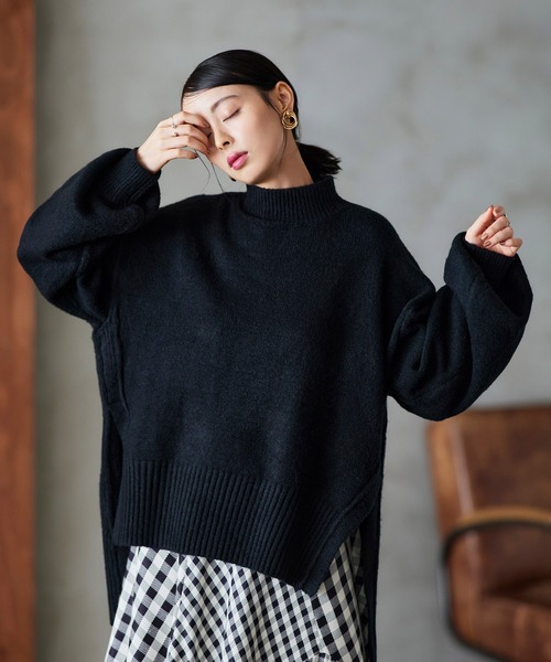 RUIRUE BOUTIQUE(ルイルエブティック)の「洗える | サイドスリットハイネックニット | ハイネック トップス 長袖 ベーシック シンプル オーバーサイズ ビッグシルエット(ニット/セーター・レディース・チャコールグレー/ブルー/ブラック/アイボリー・S~M/M~L)」の11枚目の写真