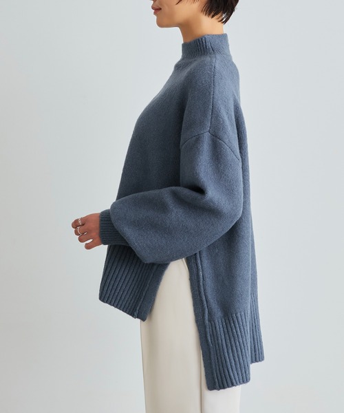 RUIRUE BOUTIQUE(ルイルエブティック)の「洗える | サイドスリットハイネックニット | ハイネック トップス 長袖 ベーシック シンプル オーバーサイズ ビッグシルエット(ニット/セーター・レディース・チャコールグレー/ブルー/ブラック/アイボリー・S~M/M~L)」の14枚目の写真