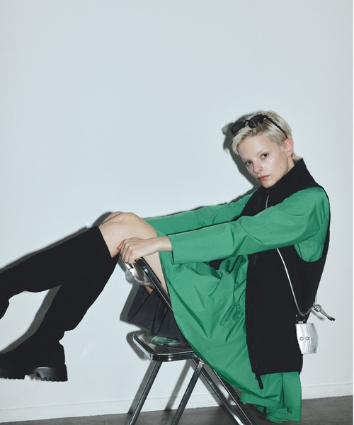 emmi（エミ）の「【emmi atelier】ecoロングニットブーツ（ブーツ・レディース・シルバー/ブラック・25cm/24cm/23cm）」の7枚目の写真