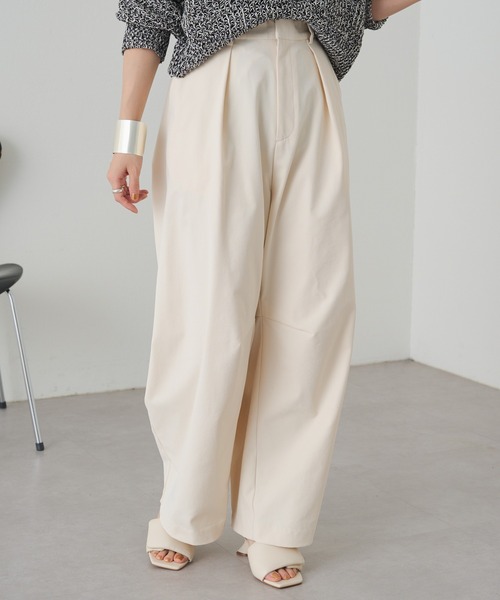 Omekashi（オメカシ）の「タックカーブパンツ（スラックス・レディース・ベージュ/ブラック/オフホワイト・38/36）」の7枚目の写真