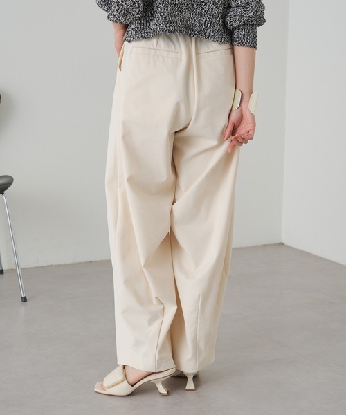 Omekashi（オメカシ）の「タックカーブパンツ（スラックス・レディース・ベージュ/ブラック/オフホワイト・38/36）」の10枚目の写真