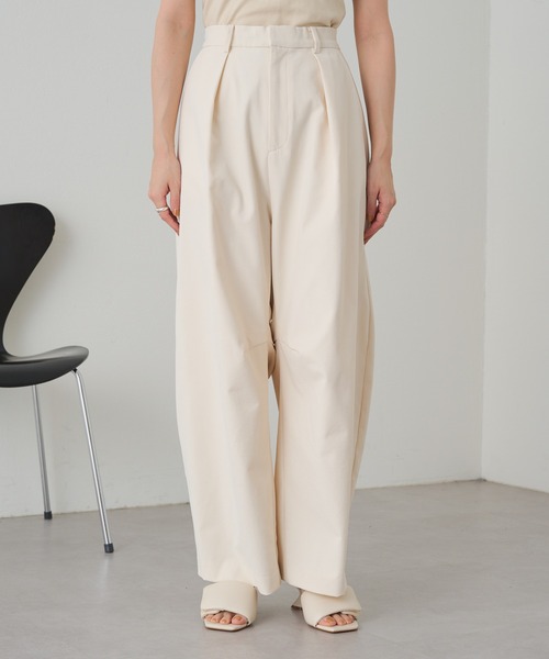 Omekashi（オメカシ）の「タックカーブパンツ（スラックス・レディース・ベージュ/ブラック/オフホワイト・38/36）」の18枚目の写真