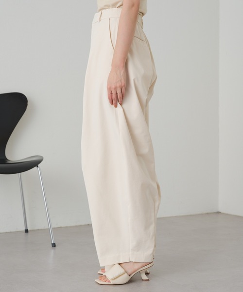 Omekashi（オメカシ）の「タックカーブパンツ（スラックス・レディース・ベージュ/ブラック/オフホワイト・38/36）」の21枚目の写真