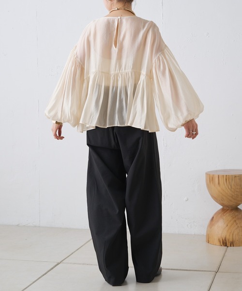 Omekashi（オメカシ）の「タックカーブパンツ（スラックス・レディース・ベージュ/ブラック/オフホワイト・38/36）」の6枚目の写真