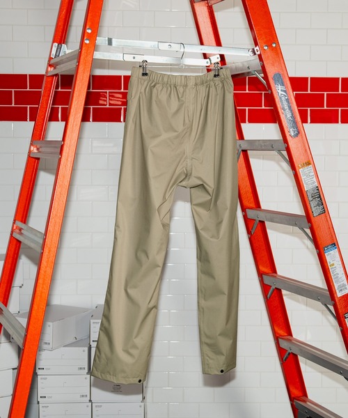 Wpc.(ダブリュピーシー)の「TPUラミネートレインパンツ ユニセックス(レインコート/ポンチョ・メンズ・ベージュ/ブラック・LARGE/MEDIUM)」の4枚目の写真