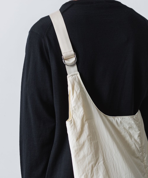 ATTACHMENT（アタッチメント）の「【 直営店・ZOZOTOWN限定 】パディングナイロンウェザー ショルダーショッピングバッグ / PADDING NYLON WEATHER SHOULDER SHOPPING BAG（ショルダーバッグ・メンズ・チャコールグレー/オフホワイト/ブラック・FREE）」の11枚目の写真