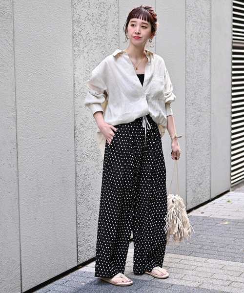 B.C STOCK(ベーセーストック)の「Wベルトプリーツイージーパンツ(その他パンツ・レディース・ブラック/アイボリー・FREE)」の4枚目の写真