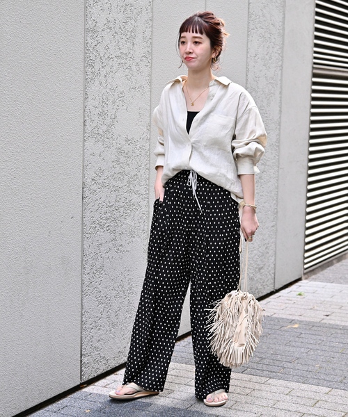 B.C STOCK(ベーセーストック)の「Wベルトプリーツイージーパンツ(その他パンツ・レディース・ブラック/アイボリー・FREE)」の5枚目の写真