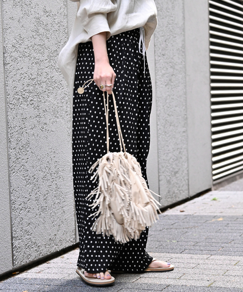 B.C STOCK(ベーセーストック)の「Wベルトプリーツイージーパンツ(その他パンツ・レディース・ブラック/アイボリー・FREE)」の12枚目の写真