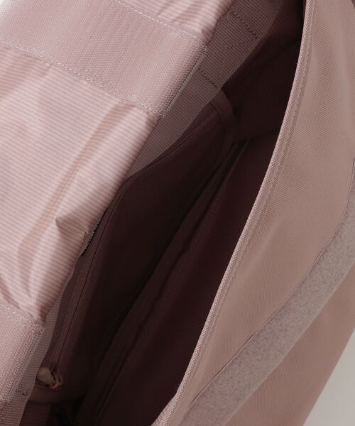 Herschel Supply（ハーシェルサプライ）の「【HERSCHEL SUPPLY】GRADE MID－VOLUME CROSSBODY 10687-05881-OS（バックパック/リュック・メンズ・ブラック/ピンク・FREE）」の5枚目の写真