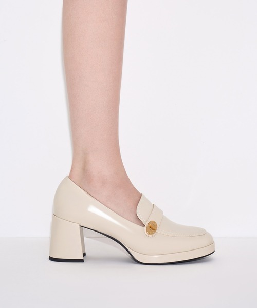 CHARLES & KEITH（チャールズ & キース）の「メタリックアクセント ローファーパンプス（ローファー・レディース・オフホワイト/ブラウン/ブラック系その他7・23.5cm/23cm/22.5cm/24.5cm/25cm）」の8枚目の写真