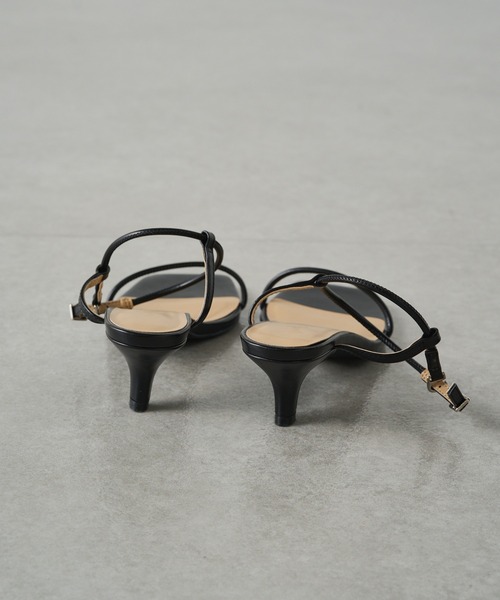 Omekashi(オメカシ)の「スクエアストラップヒールサンダル(サンダル・レディース・シルバー/ブラック/ゴールド・36/37/38)」の9枚目の写真