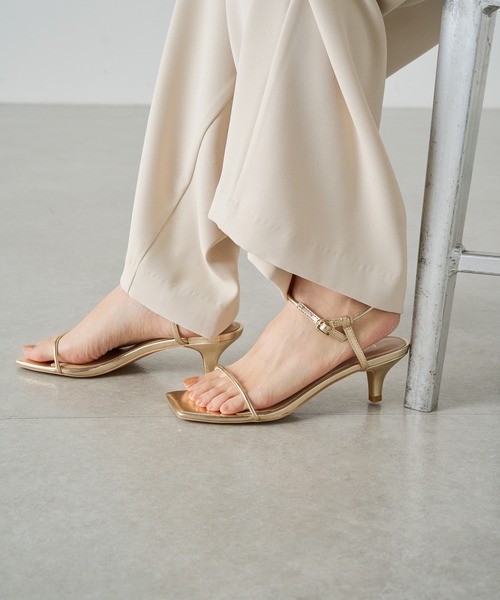 Omekashi(オメカシ)の「スクエアストラップヒールサンダル(サンダル・レディース・シルバー/ブラック/ゴールド・36/37/38)」の7枚目の写真