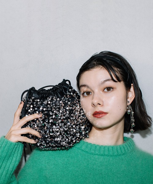 Beau're(ヴュレ)の「BEAURE ヴュレ カウレザー スパンコール 丸底 巾着 ショルダー(ショルダーバッグ・レディース・グレー/ブラック・FREE)」の14枚目の写真