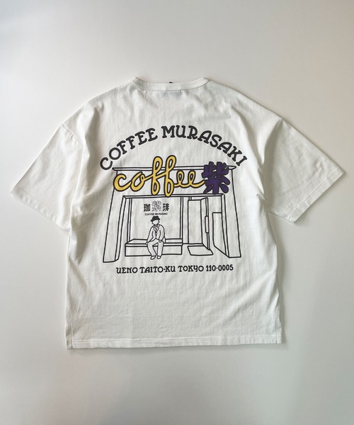 ムラサキスポーツ(ムラサキスポーツ)の「DEAR LAUREL/ディアローレル Tシャツ Graphic T-shirts "Coffee MURASAKI" D24S2109(Tシャツ/カットソー・メンズ・ホワイト/ブラック・M/L)」の2枚目の写真