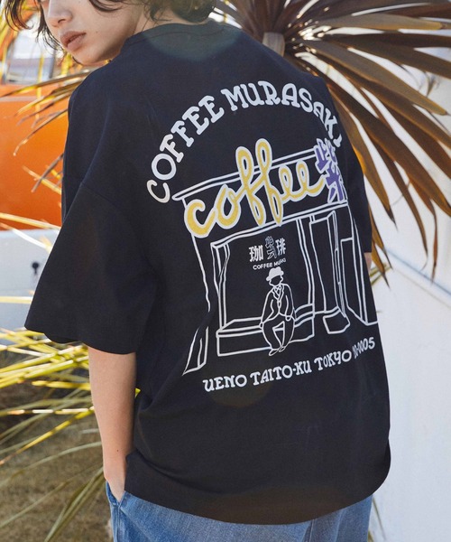 ムラサキスポーツ(ムラサキスポーツ)の「DEAR LAUREL/ディアローレル Tシャツ Graphic T-shirts "Coffee MURASAKI" D24S2109(Tシャツ/カットソー・メンズ・ホワイト/ブラック・M/L)」の1枚目の写真