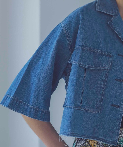 YANUK（ヤヌーク）の「YANUK / open collar denim shirt(オープンカラーデニムシャツ)（シャツ/ブラウス・レディース・ブルー・38）」の6枚目の写真