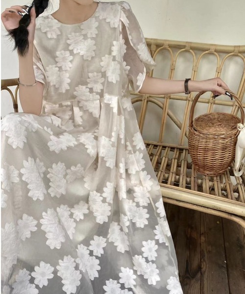 N.s(エヌドットエス)の「花柄ジャガードロングワンピース(ワンピース・レディース・ブラック/ベージュ/ホワイト・FREE)」の1枚目の写真