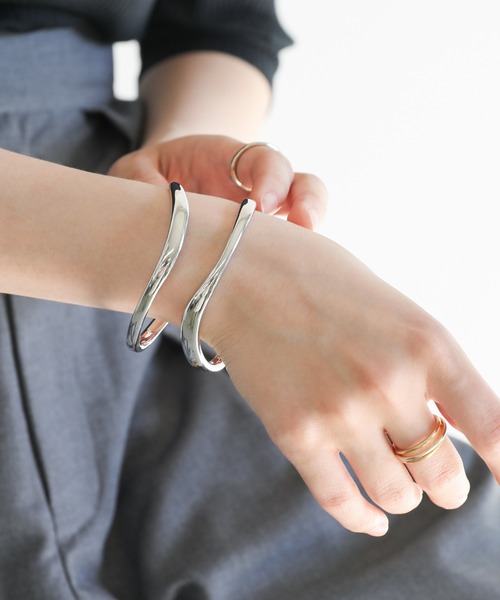 select MOCA（セレクトモカ）の「ダブルラインバングル（バングル/リストバンド・レディース・ゴールド/シルバー・FREE）」の22枚目の写真