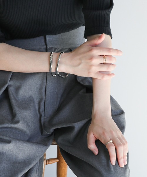 select MOCA（セレクトモカ）の「ダブルラインバングル（バングル/リストバンド・レディース・ゴールド/シルバー・FREE）」の18枚目の写真