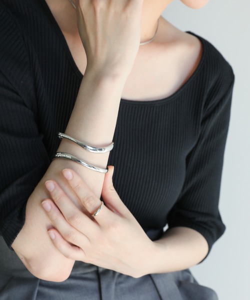 select MOCA（セレクトモカ）の「ダブルラインバングル（バングル/リストバンド・レディース・ゴールド/シルバー・FREE）」の12枚目の写真