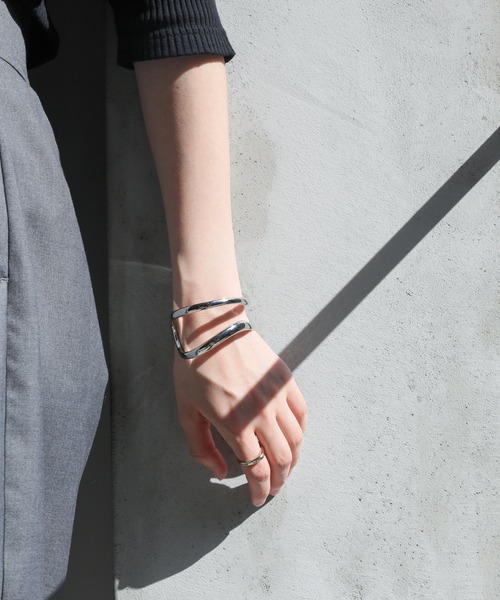 select MOCA（セレクトモカ）の「ダブルラインバングル（バングル/リストバンド・レディース・ゴールド/シルバー・FREE）」の21枚目の写真