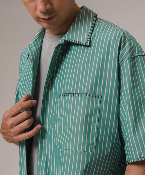 EDIFICE（エディフィス）の「ブランケットステッチ レギュラーカラー 半袖シャツ（シャツ/ブラウス・メンズ・ブルー系その他/ホワイト/ブラック/グリーン・LARGE/MEDIUM）」の3枚目の写真