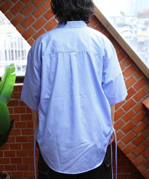 ８(eight)（エイト）の「フラワー刺繍脇シャーリング半袖シャツ（シャツ/ブラウス・メンズ・ホワイト/ブルー系その他/ブルー・LARGE/MEDIUM）」の6枚目の写真