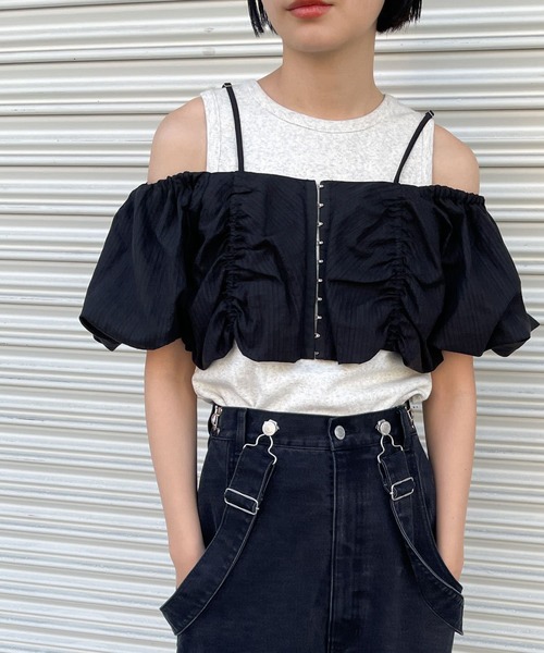 KBF（ケイビーエフ）の「2WAYパフスリーブビスチェ（その他トップス・レディース・ベージュ/ブラック/グレー・ONE）」の2枚目の写真