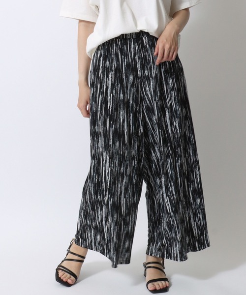Salong hameu(サロン ハミュー)の「「着用動画あり」ストレッチ ワイドアンクルパンツ/イージーパンツ/ステテコ/無地・総柄・ライン柄・花柄・アニマル柄(その他パンツ・レディース・ブラック系その他3/ネイビー/レオパード/カーキオリーブ/グレイッシュベージュ/ブラック系その他2/ブラック/ブラック系その他5/ネイビー系1/ゼブラ/ブラック系その他4/ブラック系その他6・L/M)」の4枚目の写真