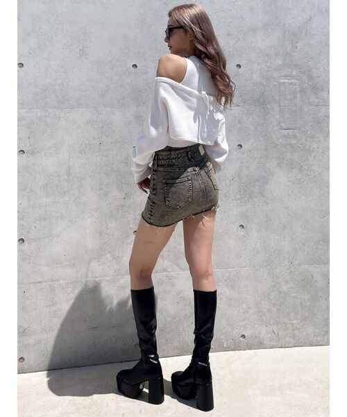 GYDA(ジェイダ)の「【SETUP着用可】ハイウエストボタンUSEDケミカルウォッシュストレッチスカートライクデニムショートパンツ(デニムスカート・レディース・ブラック/ブルー・SMALL/MEDIUM)」の11枚目の写真