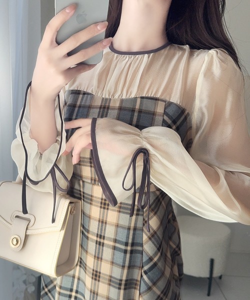 mily bilet（ミウィビレット）の「【mily bilet】上品でフェミニン。シャイニーシアードッキングIラインチェック長袖ワンピース（ワンピース・レディース・ボルドー/ベージュ/ネイビー・LARGE/MEDIUM/SMALL/X-LARGE）」の6枚目の写真