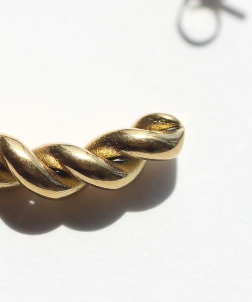 abaskdesign(アバスクデザイン)の「金属アレルギー対応 ツイストステンレスピアス M(ピアス(両耳用)・レディース・シルバー/ゴールド・FREE)」の5枚目の写真