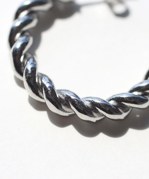 abaskdesign(アバスクデザイン)の「金属アレルギー対応 ツイストステンレスピアス M(ピアス(両耳用)・レディース・シルバー/ゴールド・FREE)」の4枚目の写真