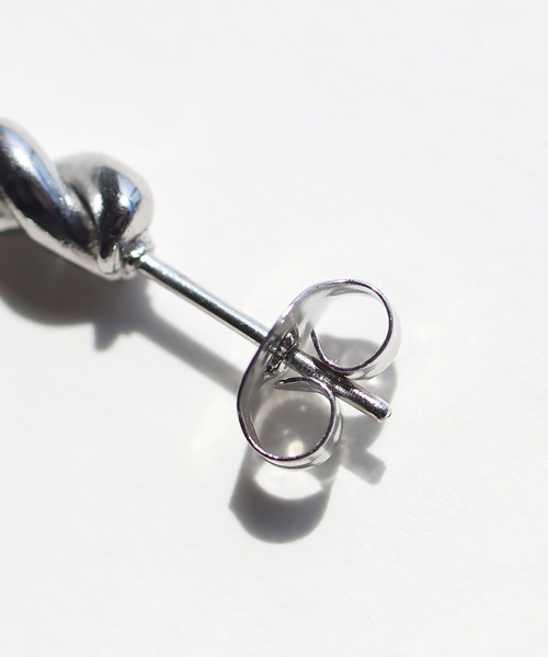 abaskdesign(アバスクデザイン)の「金属アレルギー対応 ツイストステンレスピアス M(ピアス(両耳用)・レディース・シルバー/ゴールド・FREE)」の3枚目の写真