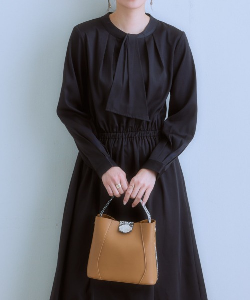 7days Life Styling(セブンデイズライフスタイリング)の「ボウタイが取り外せる2WAYワンピース(ワンピース・レディース・モカ/グレー系/ブラック・LL/L/M/S)」の14枚目の写真
