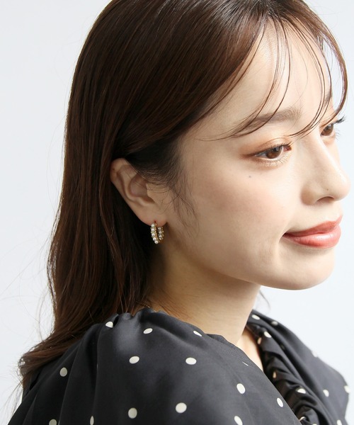 abaskdesign(アバスクデザイン)の「金属アレルギー対応 パール・キュービックジルコニアフープラインピアス(ピアス(両耳用)・レディース・ゴールド/ゴールド系その他・FREE)」の4枚目の写真