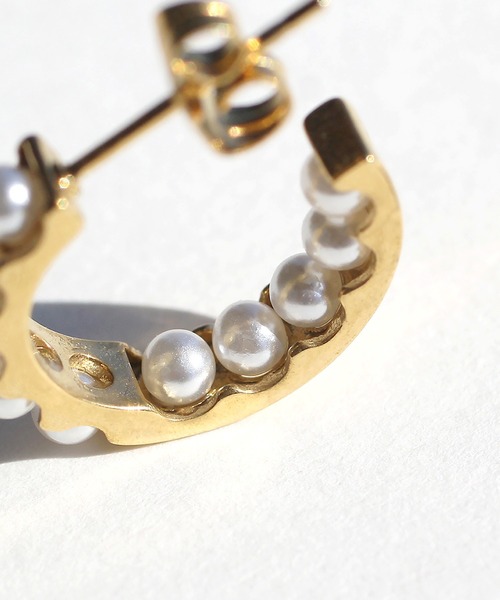abaskdesign(アバスクデザイン)の「金属アレルギー対応 パール・キュービックジルコニアフープラインピアス(ピアス(両耳用)・レディース・ゴールド/ゴールド系その他・FREE)」の13枚目の写真