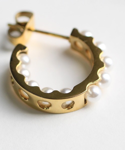 abaskdesign(アバスクデザイン)の「金属アレルギー対応 パール・キュービックジルコニアフープラインピアス(ピアス(両耳用)・レディース・ゴールド/ゴールド系その他・FREE)」の15枚目の写真