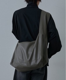 COLONY 2139 | ソフトフェイクレザービッグショルダー(ショルダーバッグ)