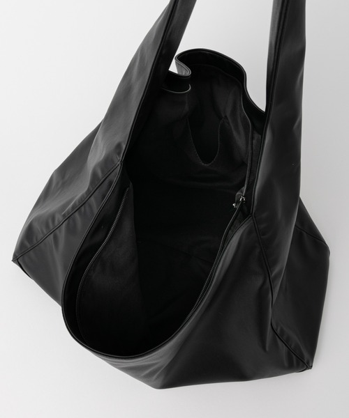 COLONY 2139(コロニートゥーワンスリーナイン)の「ソフトフェイクレザービッグショルダー(ショルダーバッグ・メンズ・ブラック/グレー・FREE)」の10枚目の写真