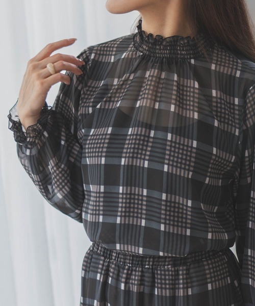 HusHusH（ハッシュアッシュ）の「HusHusH 衿シャーリング チェックブラウス（シャツ/ブラウス・レディース・チャコールグレー/ベージュ・M/L）」の6枚目の写真