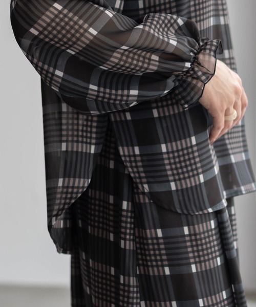 HusHusH（ハッシュアッシュ）の「HusHusH 衿シャーリング チェックブラウス（シャツ/ブラウス・レディース・チャコールグレー/ベージュ・M/L）」の14枚目の写真