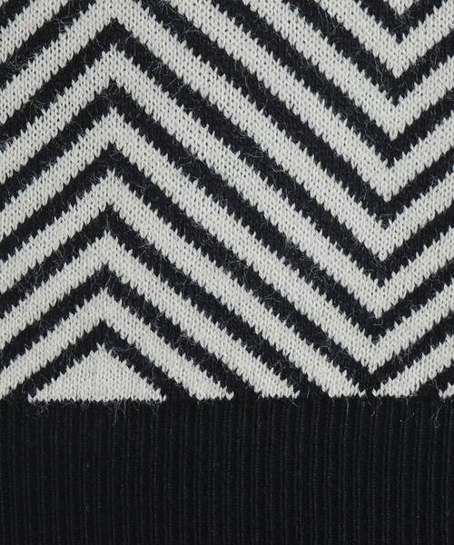 SHOO・LA・RUE(シューラルー)の「◆【S-LL/洗える/毛玉レス】クラシカルな柄が目を惹く プチハイネックニット(ニット/セーター・レディース・ブルー系9/ブラック系3/ブラック系4/ベージュ系3・04/03/02/01)」の8枚目の写真