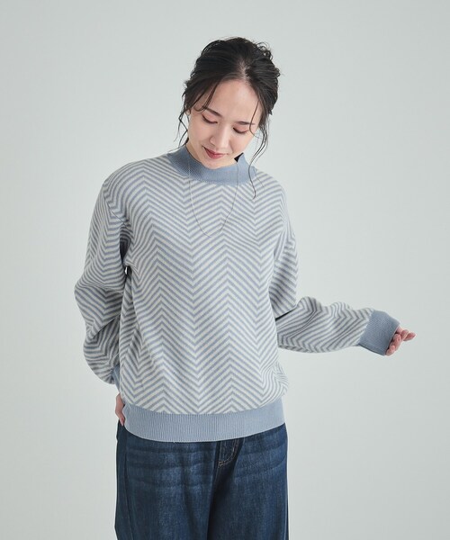 SHOO・LA・RUE(シューラルー)の「◆【S-LL/洗える/毛玉レス】クラシカルな柄が目を惹く プチハイネックニット(ニット/セーター・レディース・ブルー系9/ブラック系3/ブラック系4/ベージュ系3・04/03/02/01)」の9枚目の写真