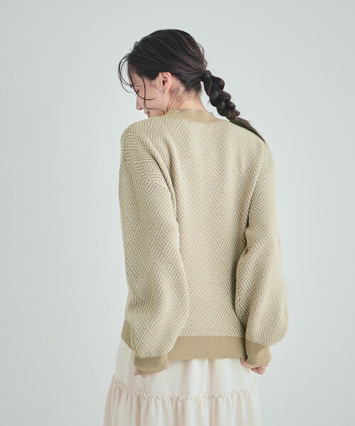 SHOO・LA・RUE(シューラルー)の「◆【S-LL/洗える/毛玉レス】クラシカルな柄が目を惹く プチハイネックニット(ニット/セーター・レディース・ブルー系9/ブラック系3/ブラック系4/ベージュ系3・04/03/02/01)」の17枚目の写真