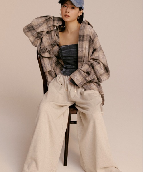 SNIDEL（スナイデル）の「【WEB限定サイズあり】スウェットタックワイドパンツ（スウェットパンツ・レディース・ピンク/オフホワイト/グレー・0/1/00）」の4枚目の写真