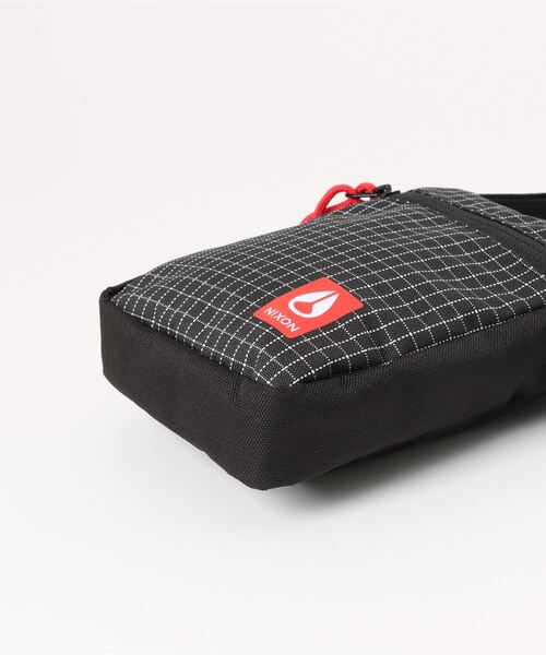 NIXON(ニクソン)の「【NIXON/ニクソン】Stash Bag ショルダーバッグ 容量1.5L 海洋プラスチックを採用したサステイナブルモデル(ボディバッグ/ウエストポーチ・メンズ・ブラック系その他2・FREE)」の4枚目の写真